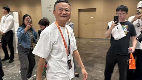 Jack Ma bất ngờ 'tái xuất', thăm trụ sở Alibaba ở Hàng Châu