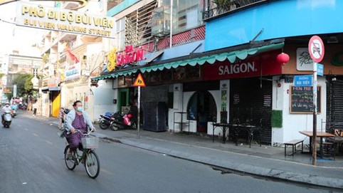 TP HCM tạm dừng dịch vụ làm đẹp, các quán cà phê, trà đá vỉa hè chỉ được bán mang về