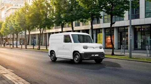Bài toán kinh tế siêu lời cho người trẻ khởi nghiệp: Chạy VinFast EC Van, tiết kiệm cả trăm triệu đồng, nắng mưa không lo 