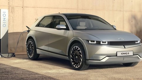 Không chịu đứng ngoài cuộc chơi, Huyndai  