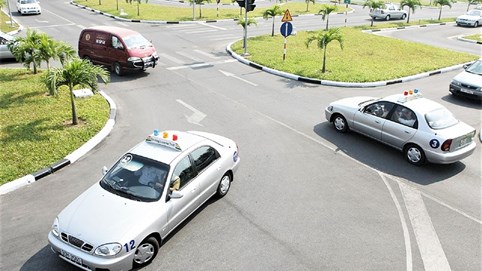 Dừng thu phí thủ công, tăng thời gian học lái ô tô trên đường, chỉ sử dụng hóa đơn giấy đến hết ngày 30/6... là chính sách có hiệu lực trong tháng 6/2022