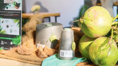 Câu chuyện kinh doanh: Dệt áo từ sợi tre, sen, bã cà phê... và hành trình tạo nên sợi vải 