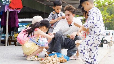 Bố ơi mình đi đâu thế?2025 - tập 4: Các bố ra khơi thu hoạch 'hàu' trả nợ, xếp cào cào lá dứa tặng con, S.T Sơn Thạch lần đầu làm bố chăm 5 con