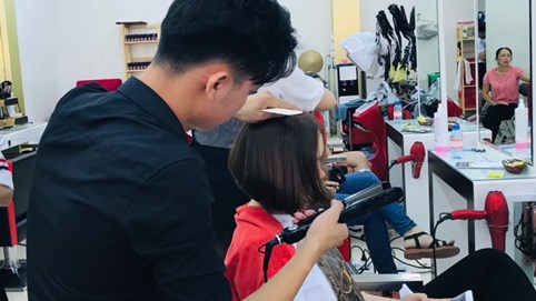 Từ 1/8, dịch vụ Karaoke, may đo, cắt tóc, gội đầu, massage phải đóng thuế 7% 