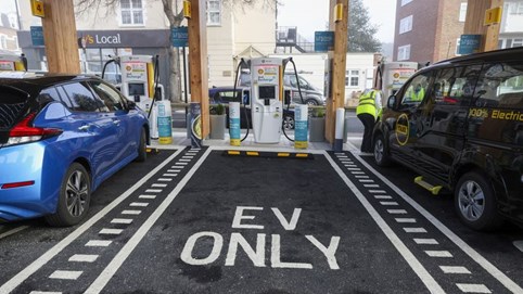 Doanh thu từ dịch vụ đi chung ô tô, xe máy... có thể đạt 660 tỷ USD vào năm 2030, tăng 40% so với năm 2020