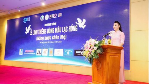 Hoa hậu Doanh nhân Vũ Thúy Nga - đại sứ nhân ái của “Linh thiêng dòng máu Lạc Hồng”