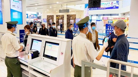 Hàng không tăng cường kiểm soát hành khách đến từ TP HCM