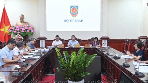 Hội ý về việc rà soát, xây dựng 1 luật sửa đổi một số Luật về thúc đẩy tăng trưởng