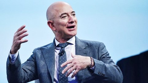 Một ngày sau khi về hưu, tài sản tỷ phú Jeff Bezos tăng kỷ lục lên 211 tỷ USD