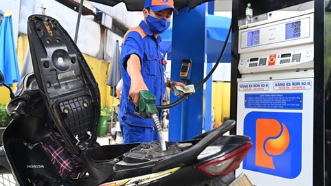 Giá xăng áp sát 22.000 đồng/lít, cao nhất trong hơn 2 năm