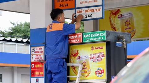 Giá xăng dầu giữ nguyên không đổi sau 4 lần tăng liên tiếp