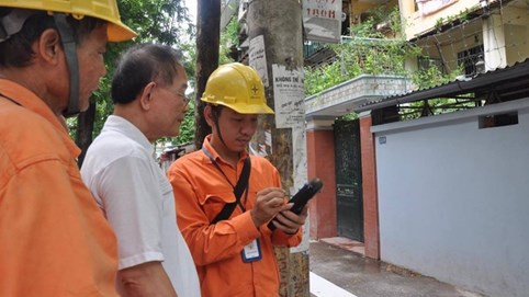 'Sửa biểu giá bậc thang để tránh tiền điện tăng sốc'