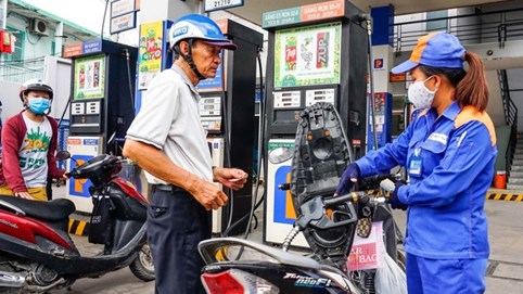 Đề xuất điều chỉnh giá xăng 10 ngày/lần