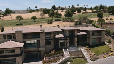 Trước khi ly hôn, vợ chồng Đan Trường cùng sống trong căn biệt thự triệu đô này - rộng 4.000m2, garaga đủ chứa 9 chiếc ô tô