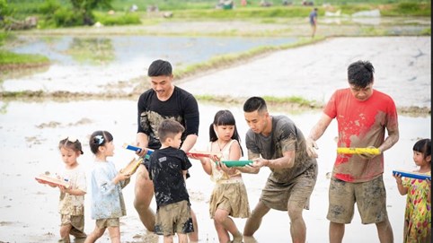 Bố ơi mình đi đâu thế? 2025 - tập 11: MinHee khóc nức nở, các bố nổi dậy đối đầu với bác Leng Keng