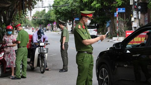 Hà Nội yêu cầu người dân không ra khỏi thành phố 