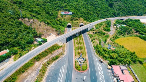 Đầu tư Hạ tầng Giao thông Đèo Cả (HHV): lãi bán niên tăng mạnh, rót thêm vốn vào dự án cao tốc nghìn tỷ