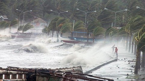 Biển Đông xuất hiện cơn bão số 4, giật cấp 10