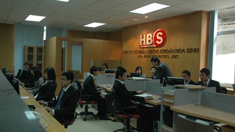 Công ty Chứng khoán Hoà Bình (HBS) có tân Chủ tịch sinh năm 2003, sở hữu 15% vốn điều lệ