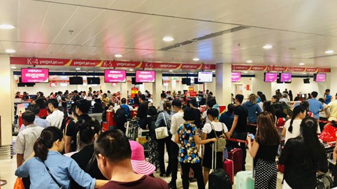 Cạn vé máy bay Tết giá rẻ