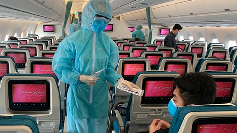 Từ 1/9, chỉ phi công, tiếp viên tiêm đủ 2 mũi vắc-xin Covid-19 mới được bay