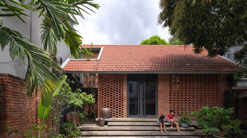 Ngôi nhà cấp 4 phủ màu áo thời gian, mang hơi thở của núi rừng Tây Bắc 