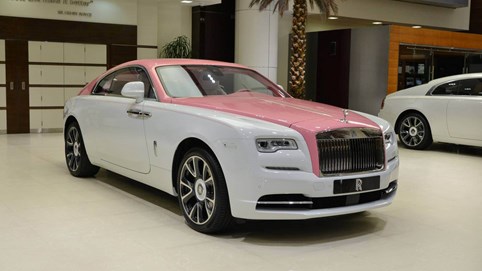 Chiêm ngưỡng xe sang Rolls-Royce Wraith phiên bản màu hồng Barbie từ trong ra ngoài