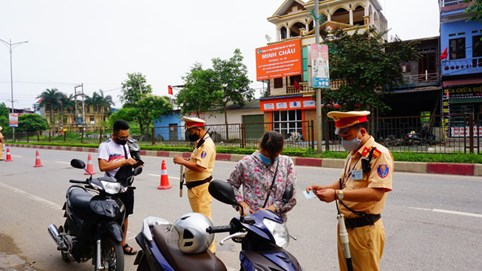 Chính phủ đồng ý giấy phép lái xe có 12 điểm/năm, vi phạm bị trừ hết điểm phải thi lại