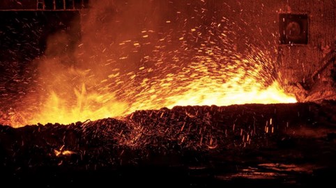 Lò cao số 2 của Khu liên hợp gang thép Hòa Phát Dung Quất 2 ra mẻ gang đầu tiên