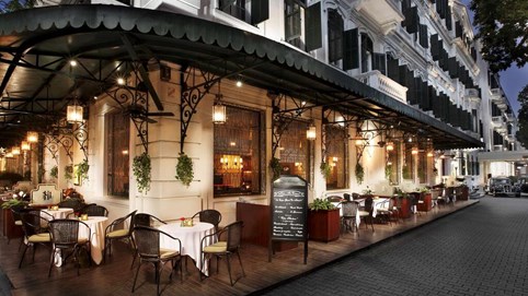 Giá khách sạn 5 sao chỉ hơn một triệu đồng mỗi đêm, giảm 80% vẫn vắng khách