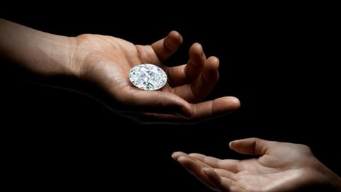 Đấu giá viên kim cương 102 carat 'không tì vết' siêu hiếm trên thế giới