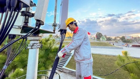 Cổ phiếu CTR tăng kịch trần sau khi Công ty Công trình Viettel (CTR) thông báo sắp trả cổ tức bằng tiền mặt, tỷ lệ 27,2%