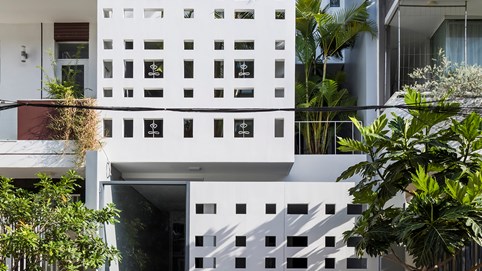 Căn nhà ở Nha Trang với kiến trúc kì lạ, sở hữu đến 400 lỗ thông gió, đón ánh sáng