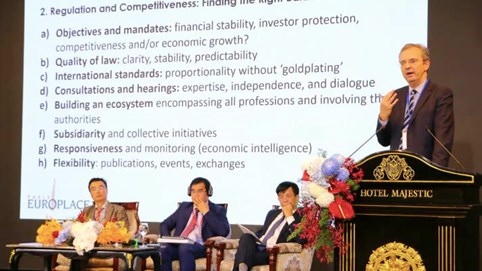 Chuyên gia quốc tế chỉ ra những điểm cần lưu ý để xây khung pháp lý Trung tâm tài chính Việt Nam