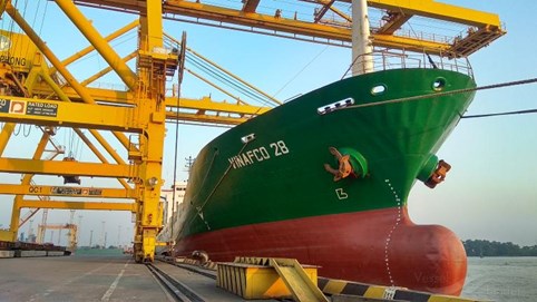Vinafco (VFC) lãi nửa đầu năm 'sụt' 90,5%, chưa bồi thường vụ làm rơi container xuống biển dù được kiểm toán nhấn mạnh