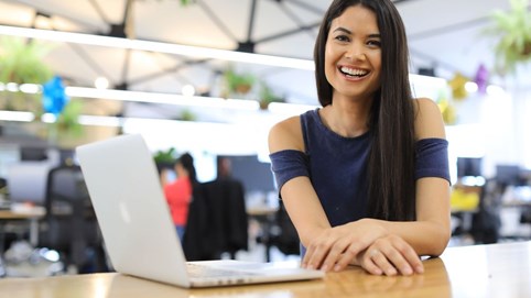 Nữ tỷ phú tự thân gây dựng kỳ lân công nghệ trị giá 40 tỷ USD cùng quan niệm sống "tiền chưa bao giờ là của mình"