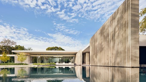 Ghé thăm ngôi biệt thự được tạo thành bởi 3 khối bê tông đúc