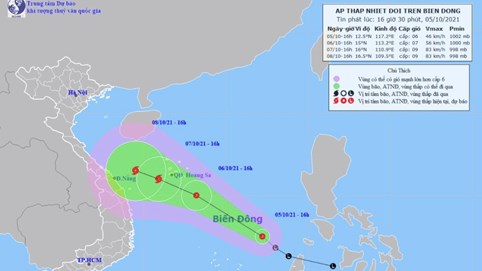 Áp thấp vào Biển Đông, sắp mạnh thành bão, miền Trung mưa to