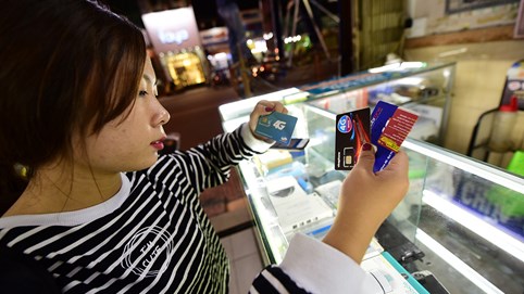 Đủ cách 'giội bom' điện thoại