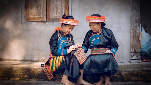 Bổ sung chính sách chi thăm hỏi một số đơn vị, cá nhân là người dân tộc thiểu số