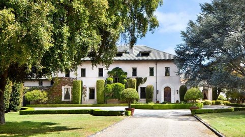 Tỷ phú giàu nhất thế giới Elon Musk hạ giá bán dinh thự cuối cùng tại California