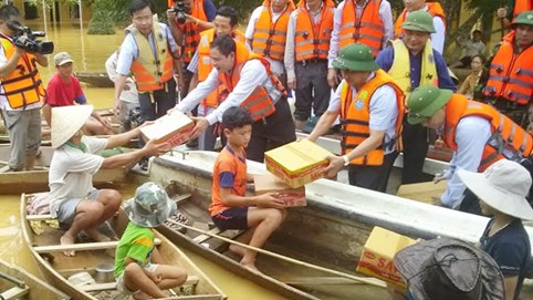 Thủ tướng chỉ đạo sửa quy định gây tranh cãi về quyên góp ủng hộ vùng bị thiên tai