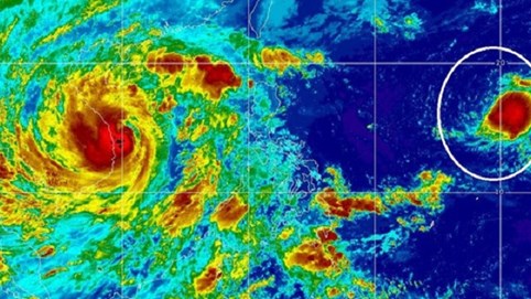 Bão số 9 đang cuồng nộ, lo tiếp bão số 10