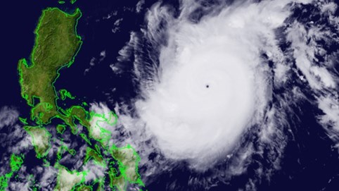 Siêu bão Goni mạnh cấp 17 đang đi vào biển Đông