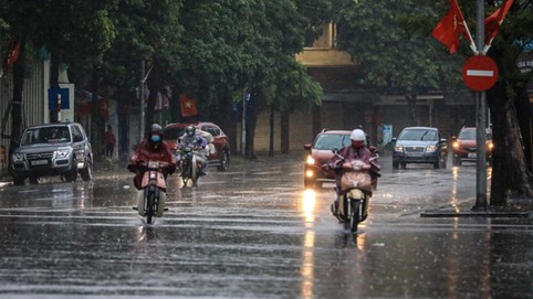 Thời tiết ngày 2/11: Bắc Bộ đêm và sáng trời lạnh, vùng núi mưa to cục bộ; Nam Bộ ngày nắng chiều tối mưa dông