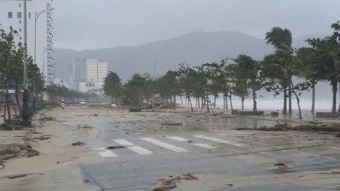 Bão số 10 tiến sát vùng biển Quảng Ngãi, Phú Yên, gây mưa lớn trên diện rộng 