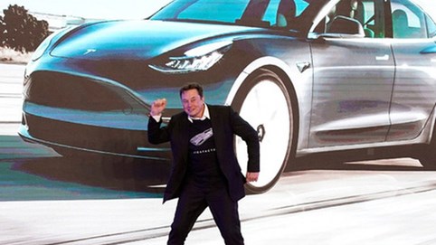 Giá cổ phiếu tăng cao, hãng xe điện Tesla chạm mốc giá trị vốn hoá 1.000 tỷ USD