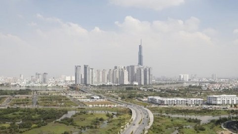 Tiềm ẩn rủi ro với 12,7 tỷ USD dư nợ tín dụng bất động sản ở TP HCM