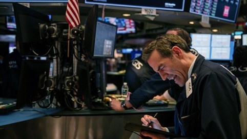 Thêm tin tích cực về vaccine Covid-19, Dow Jones, S&P 500 lập đỉnh lịch sử