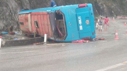 Bộ Công an yêu cầu đánh giá an toàn của xe giường nằm sau tai nạn tại Hòa Bình